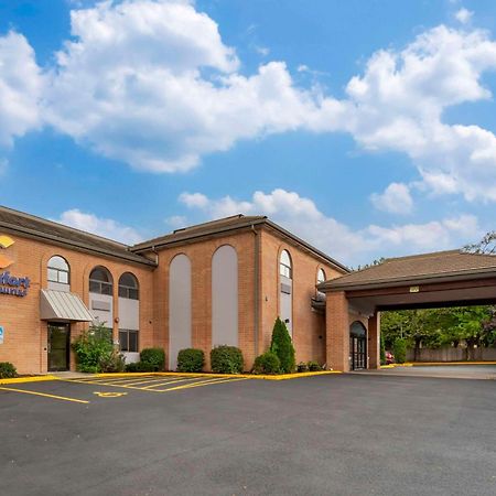 เบย์มอนต์ บาย วินด์แฮม มันเดอเลน ลิเบอร์ตี้วิลล์ แอเรีย Hotel Mundelein ภายนอก รูปภาพ